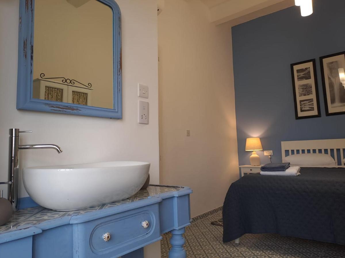 Вилла Door Nine -Townhouse With Harbour Views Флориана Экстерьер фото